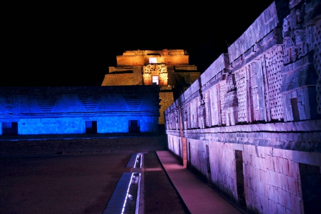 Chichenitza di notte 